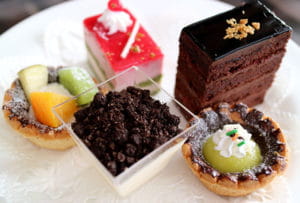 Sélection de desserts et de chocolats de la boutique Le Pralin.